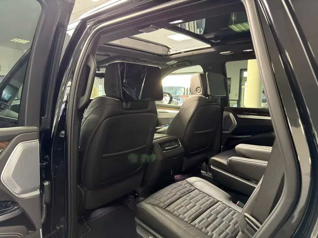 Cadillac Escalade Sport Platinum Black SUV 2026 22" AKG V null-photo-32