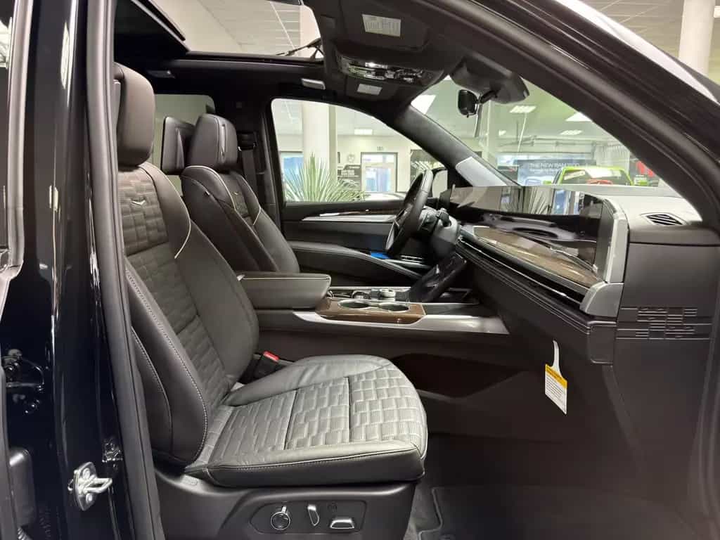 Cadillac Escalade Sport Platinum Black SUV 2026 22" AKG V null-photo-38