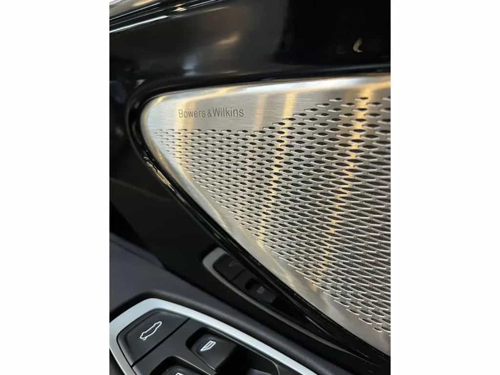 Aston Martin DB12 COUPE/V8/BLACK ON BLACK/ B&W/360°/SEAT VENT 04/2025-photo-10