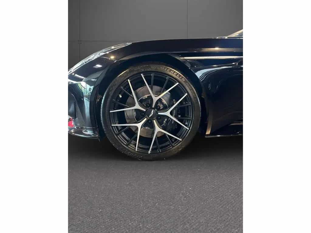 Aston Martin DB12 COUPE/V8/BLACK ON BLACK/ B&W/360°/SEAT VENT 04/2025-photo-12