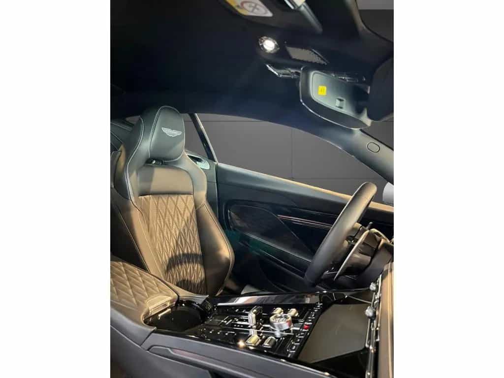 Aston Martin DB12 COUPE/V8/BLACK ON BLACK/ B&W/360°/SEAT VENT 04/2025-photo-7