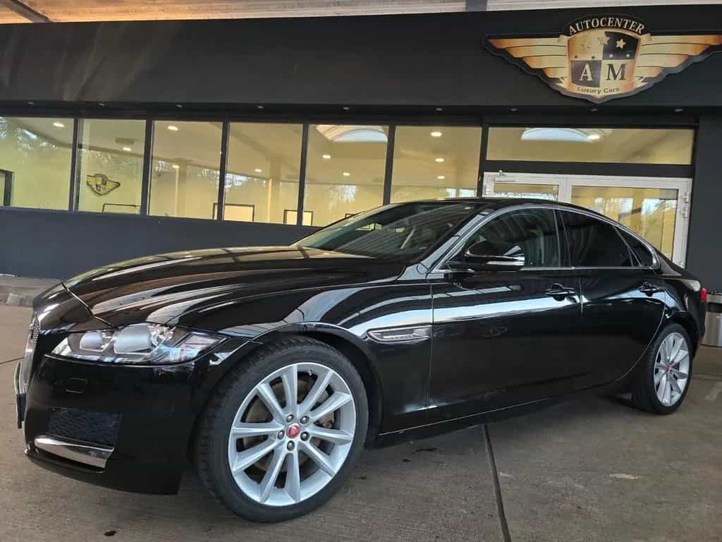 Jaguar XF 30d Prestige BT/Leder/Navi/Pano/Kamera/19" 07/2018-photo-1