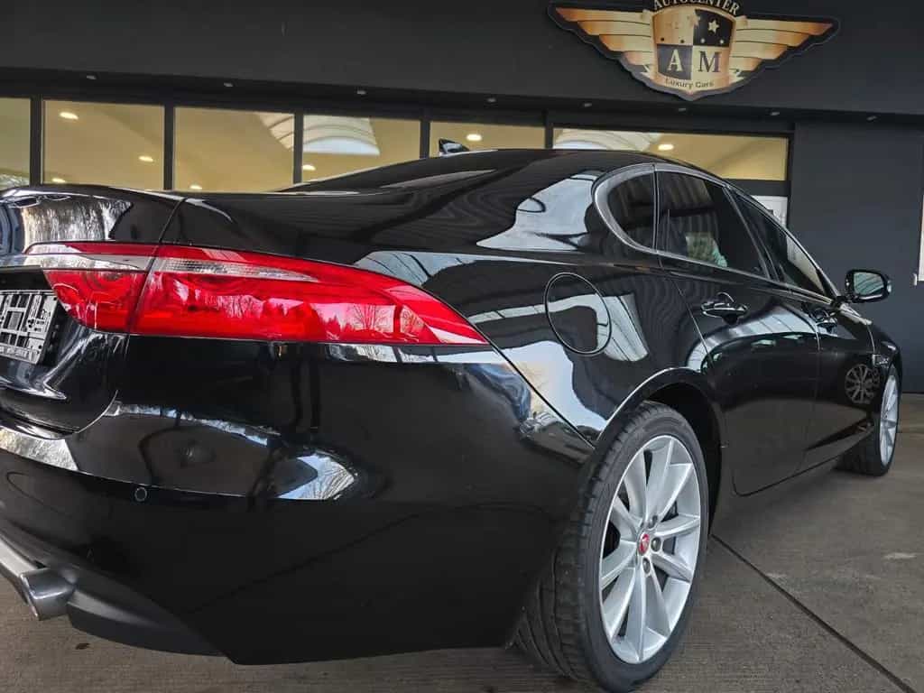Jaguar XF 30d Prestige BT/Leder/Navi/Pano/Kamera/19" 07/2018-photo-11