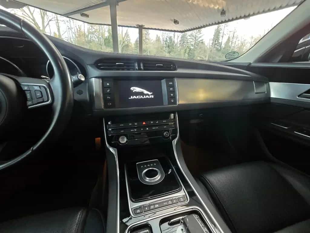 Jaguar XF 30d Prestige BT/Leder/Navi/Pano/Kamera/19" 07/2018-photo-17