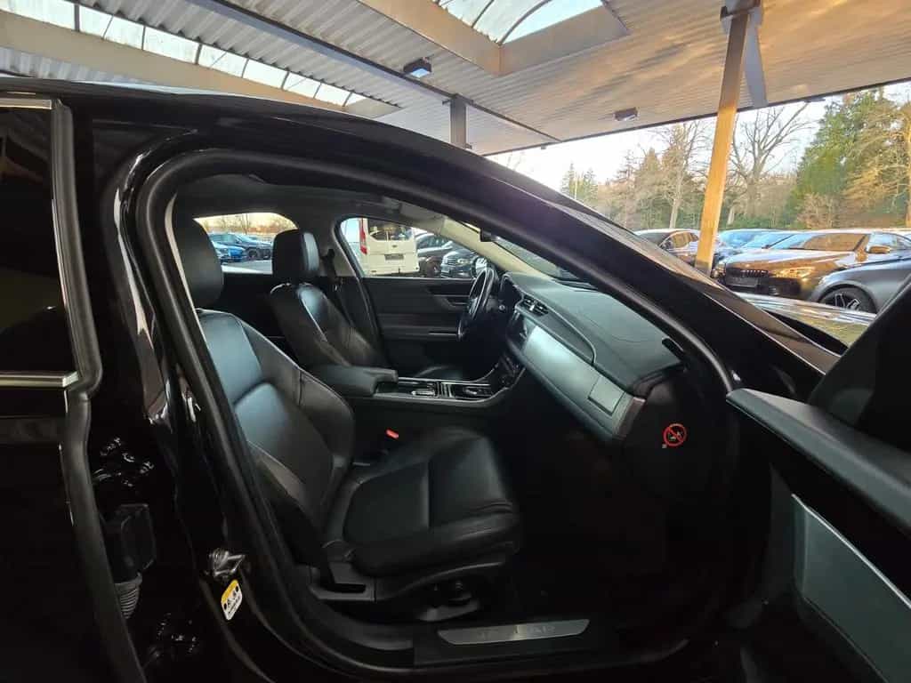 Jaguar XF 30d Prestige BT/Leder/Navi/Pano/Kamera/19" 07/2018-photo-18