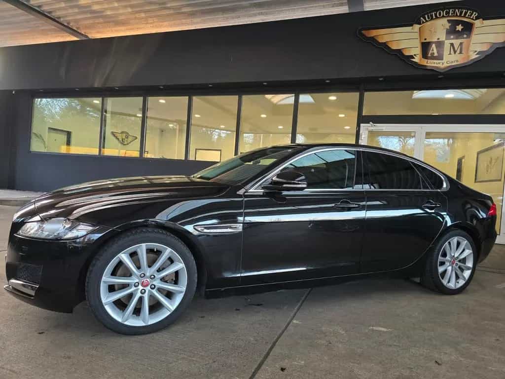 Jaguar XF 30d Prestige BT/Leder/Navi/Pano/Kamera/19" 07/2018-photo-2