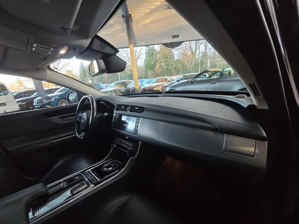 Jaguar XF 30d Prestige BT/Leder/Navi/Pano/Kamera/19" 07/2018-photo-20