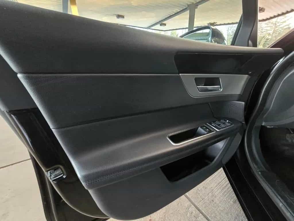 Jaguar XF 30d Prestige BT/Leder/Navi/Pano/Kamera/19" 07/2018-photo-24