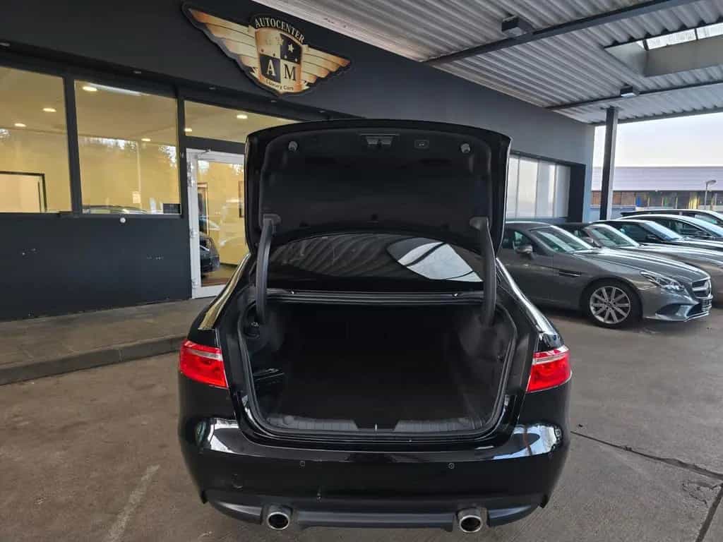 Jaguar XF 30d Prestige BT/Leder/Navi/Pano/Kamera/19" 07/2018-photo-32