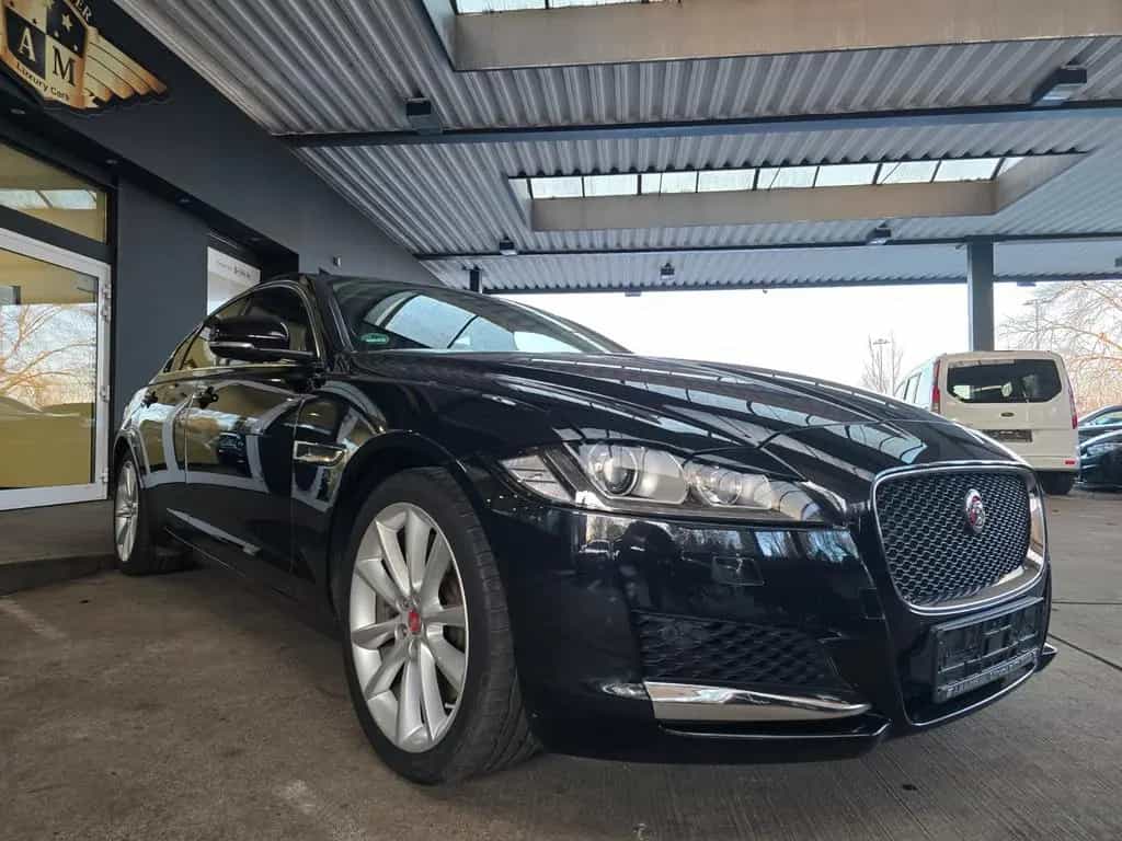 Jaguar XF 30d Prestige BT/Leder/Navi/Pano/Kamera/19" 07/2018-photo-5