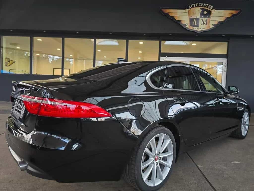Jaguar XF 30d Prestige BT/Leder/Navi/Pano/Kamera/19" 07/2018-photo-7