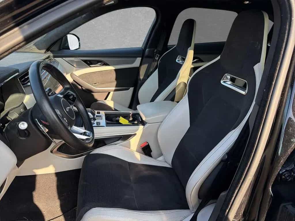 Jaguar F-Pace P550 AWD SVR 08/2022-photo-2
