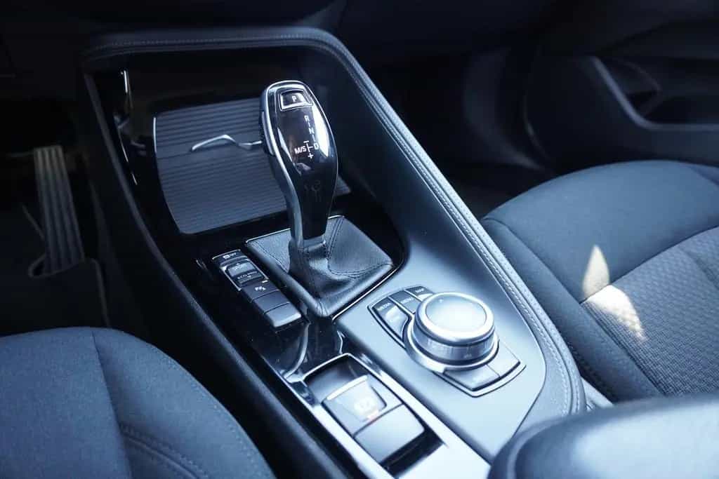 BMW X2 sDrive18iA LED Navi AHK el. Heckklappe PDC 01/2019-photo-15