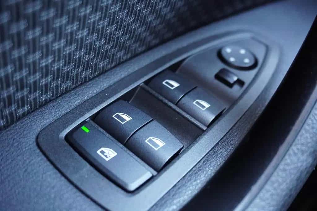 BMW X2 sDrive18iA LED Navi AHK el. Heckklappe PDC 01/2019-photo-25