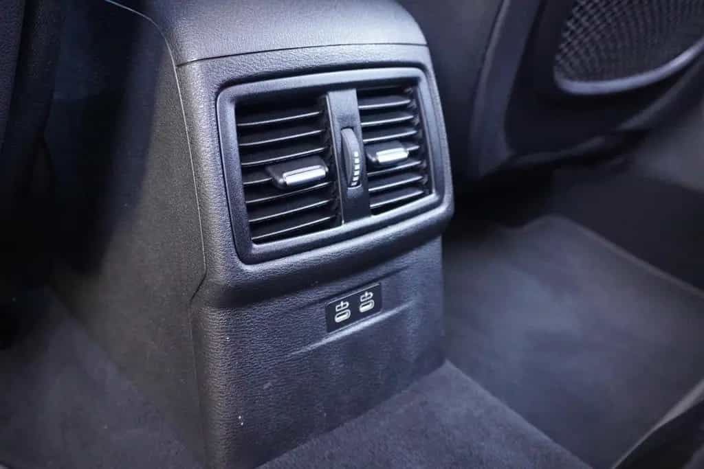 BMW X2 sDrive18iA LED Navi AHK el. Heckklappe PDC 01/2019-photo-30