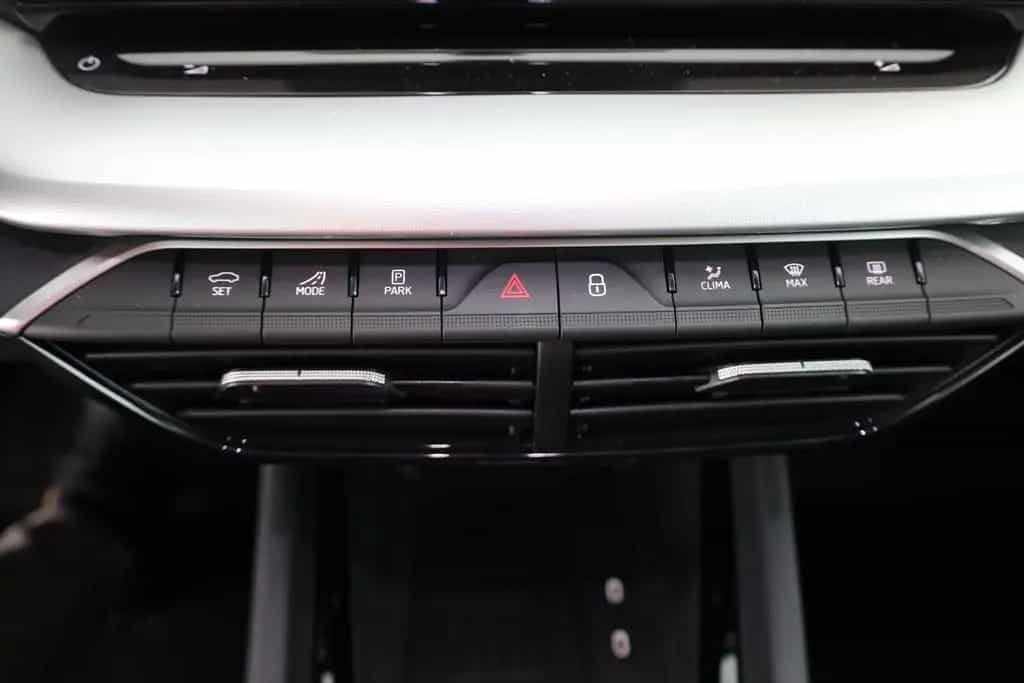 Skoda Octavia Combi 2.0 TDI DSG LED ACC Navi Kamera AH 11/2025-photo-11
