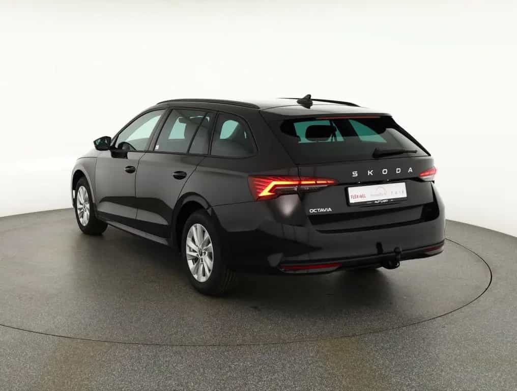 Skoda Octavia Combi 2.0 TDI DSG LED ACC Navi Kamera AH 11/2025-photo-2