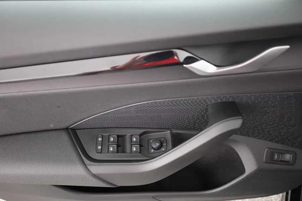 Skoda Octavia Combi 2.0 TDI DSG LED ACC Navi Kamera AH 11/2025-photo-22