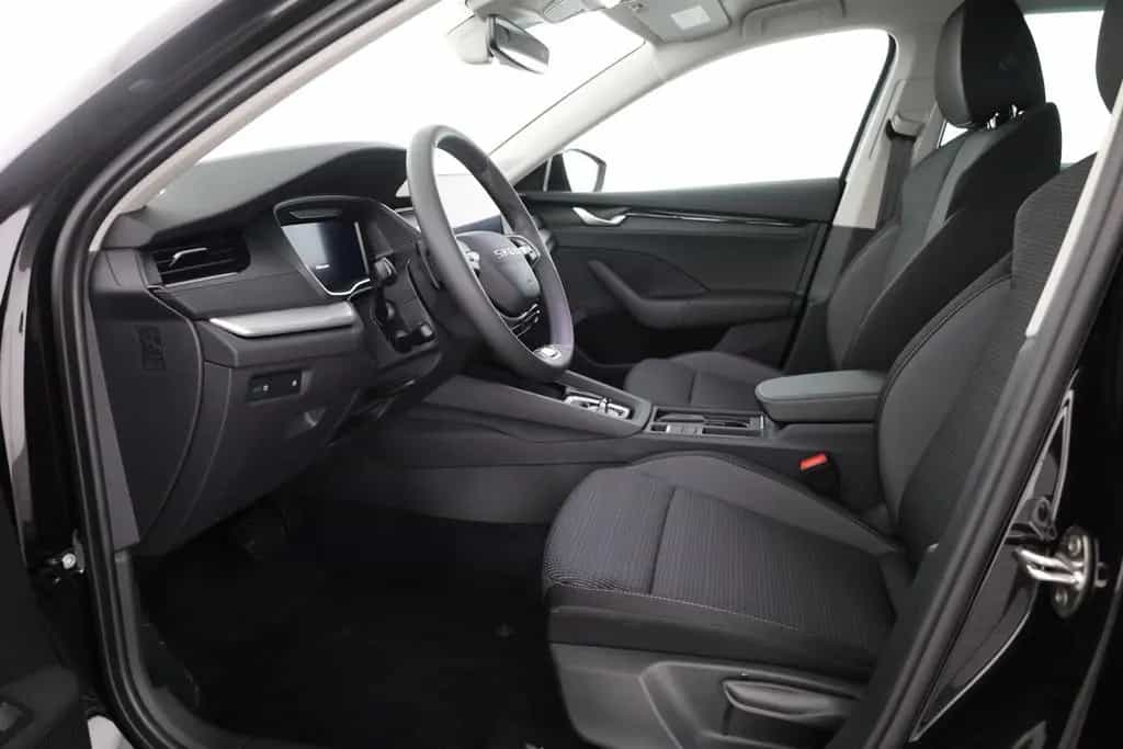 Skoda Octavia Combi 2.0 TDI DSG LED ACC Navi Kamera AH 11/2025-photo-23