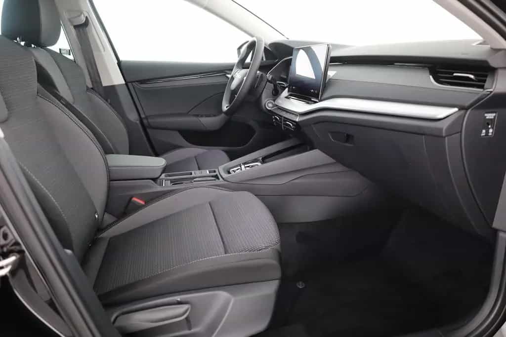 Skoda Octavia Combi 2.0 TDI DSG LED ACC Navi Kamera AH 11/2025-photo-24