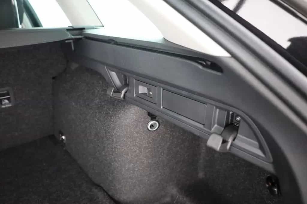 Skoda Octavia Combi 2.0 TDI DSG LED ACC Navi Kamera AH 11/2025-photo-29