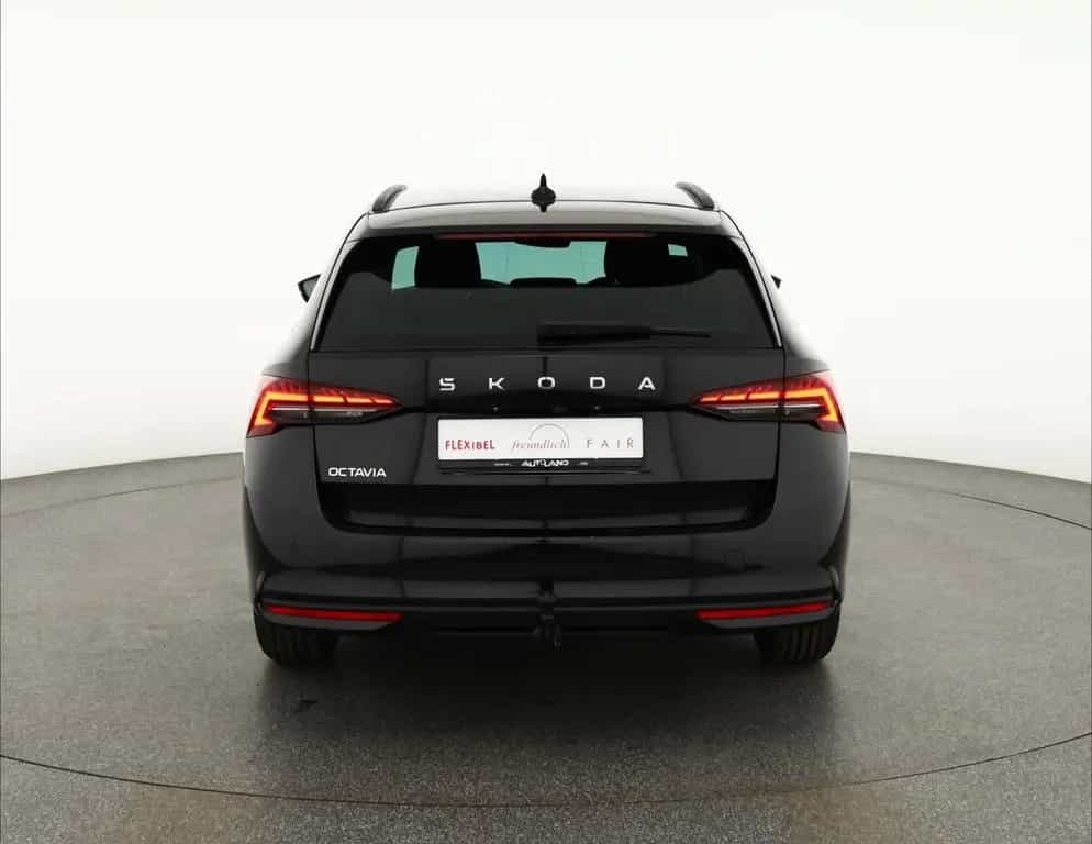 Skoda Octavia Combi 2.0 TDI DSG LED ACC Navi Kamera AH 11/2025-photo-3
