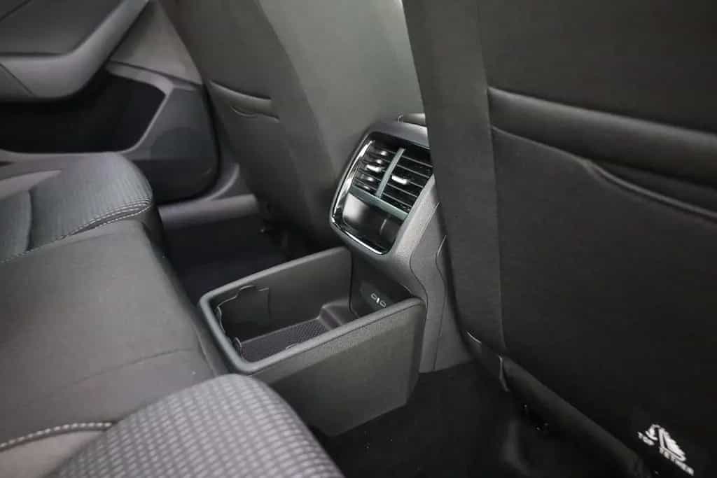 Skoda Octavia Combi 2.0 TDI DSG LED ACC Navi Kamera AH 11/2025-photo-31