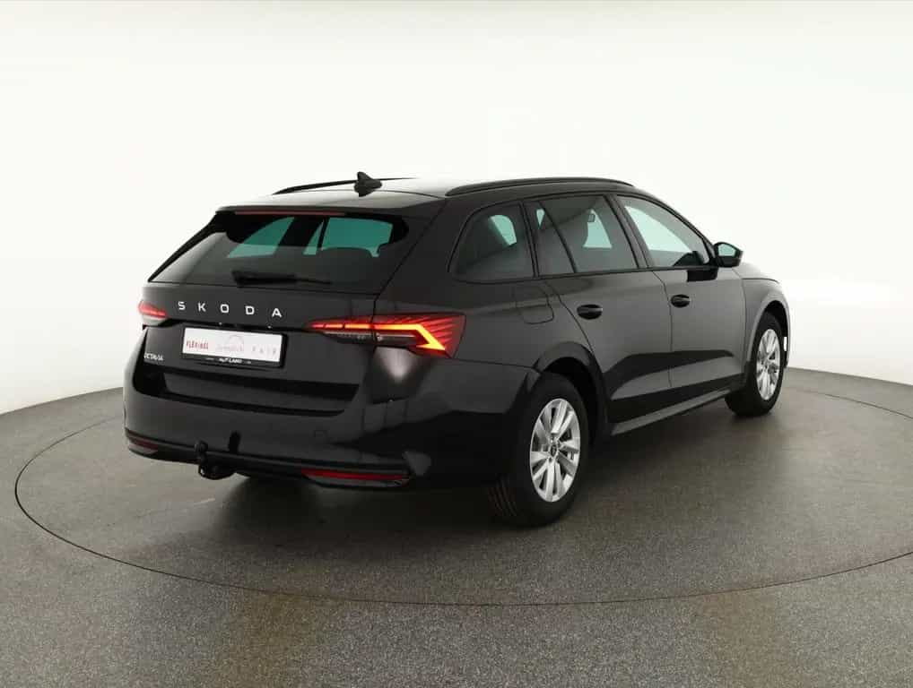 Skoda Octavia Combi 2.0 TDI DSG LED ACC Navi Kamera AH 11/2025-photo-4