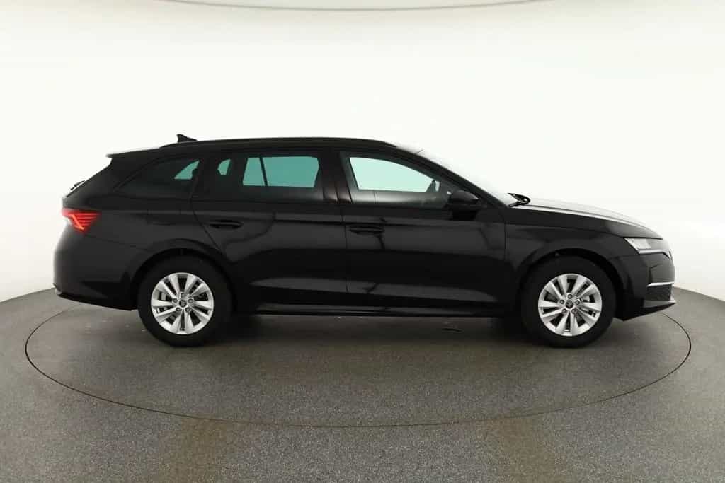 Skoda Octavia Combi 2.0 TDI DSG LED ACC Navi Kamera AH 11/2025-photo-5