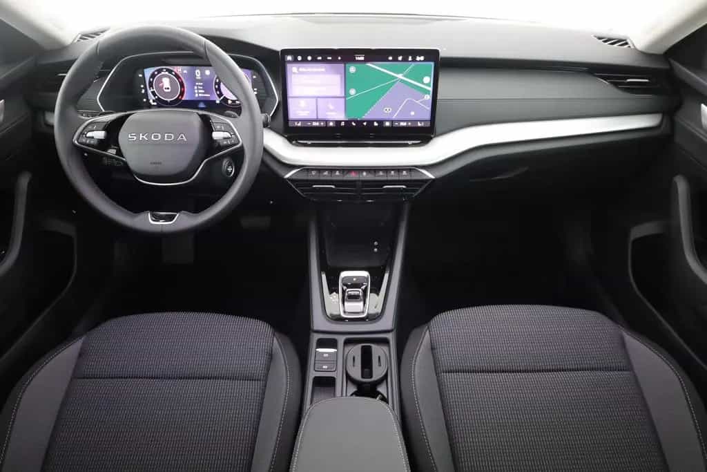 Skoda Octavia Combi 2.0 TDI DSG LED ACC Navi Kamera AH 11/2025-photo-8
