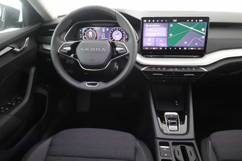 Skoda Octavia Combi 2.0 TDI DSG LED ACC Navi Kamera AH 11/2025-photo-9