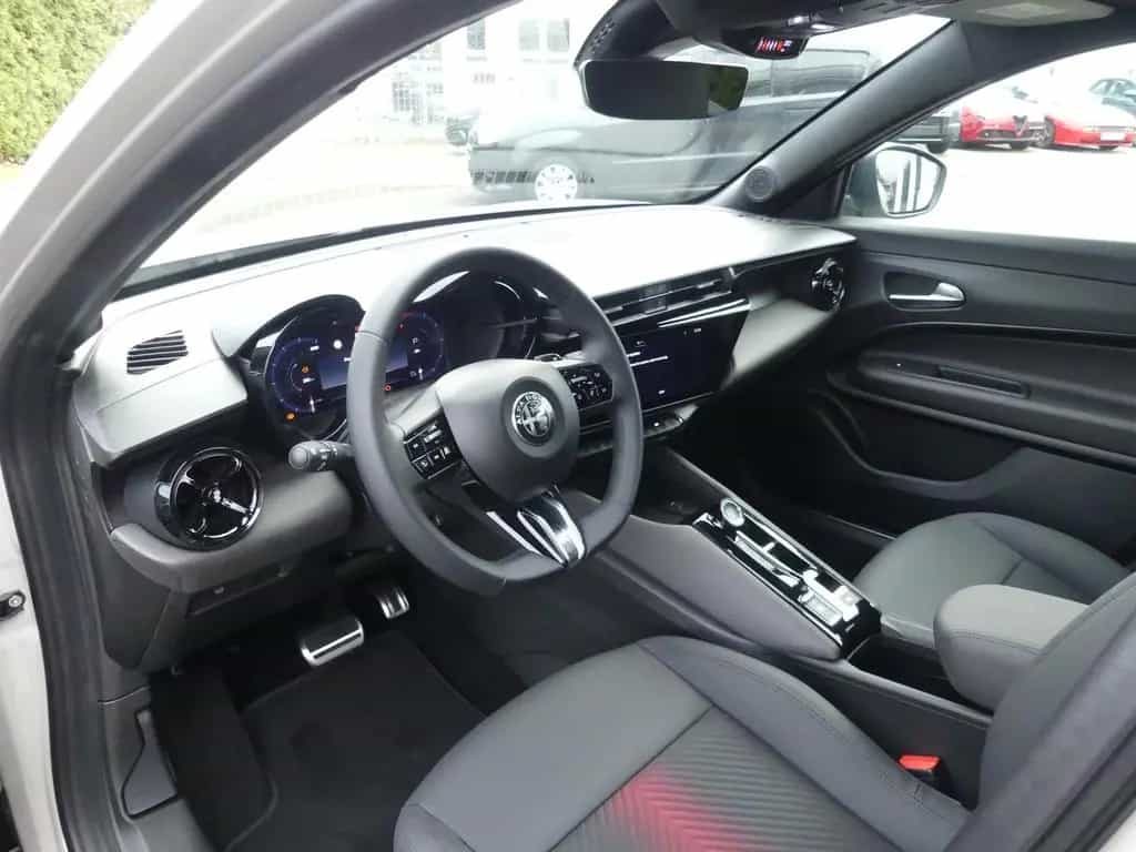 Alfa Romeo Junior IBRIDA SPECIALE 1.2 VGT 145PS DCT6 SCHIEB 11/2025-photo-10
