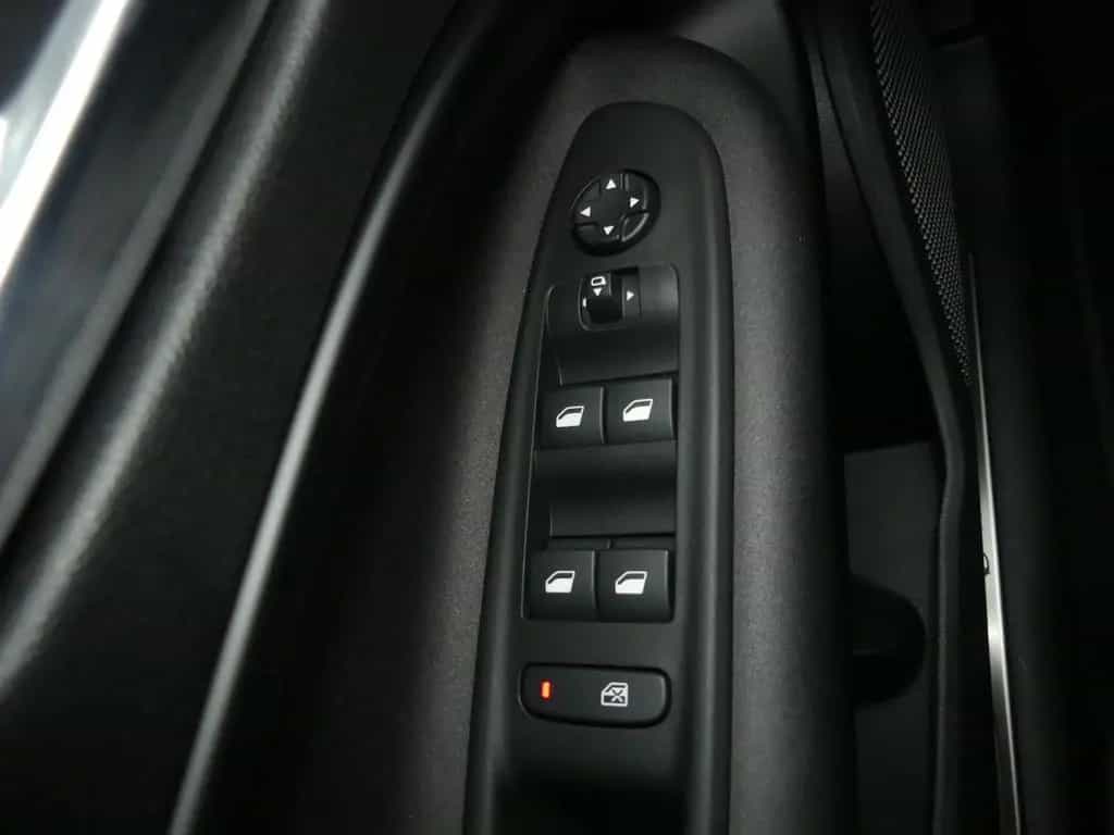 Alfa Romeo Junior IBRIDA SPECIALE 1.2 VGT 145PS DCT6 SCHIEB 11/2025-photo-24