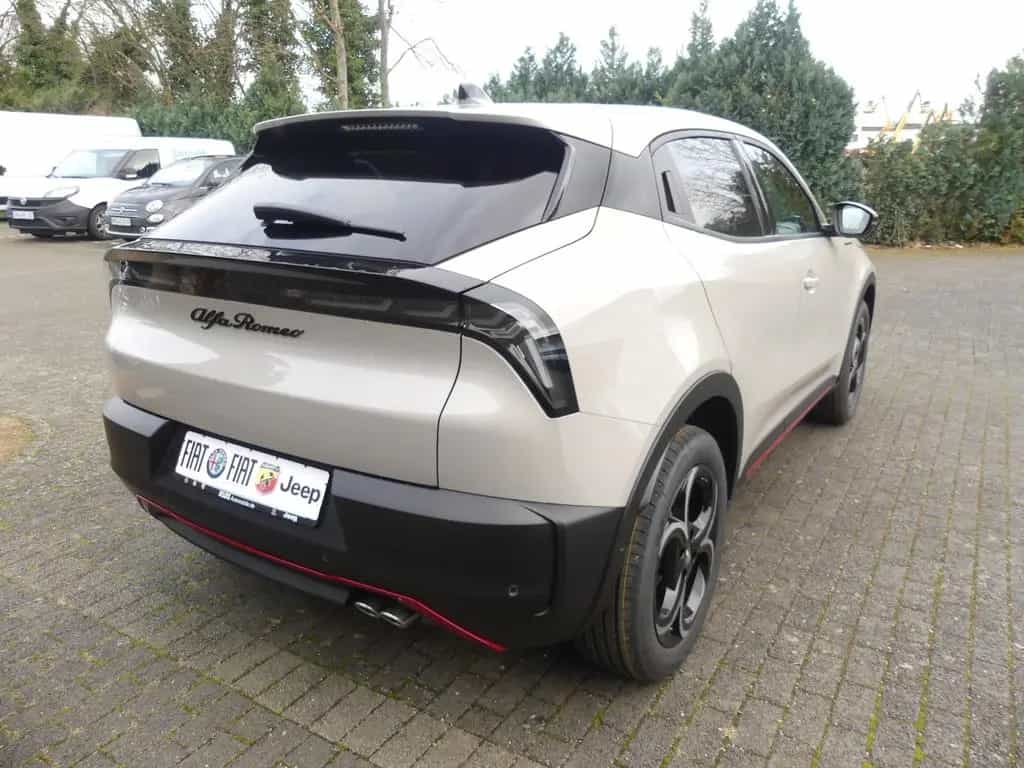 Alfa Romeo Junior IBRIDA SPECIALE 1.2 VGT 145PS DCT6 SCHIEB 11/2025-photo-3
