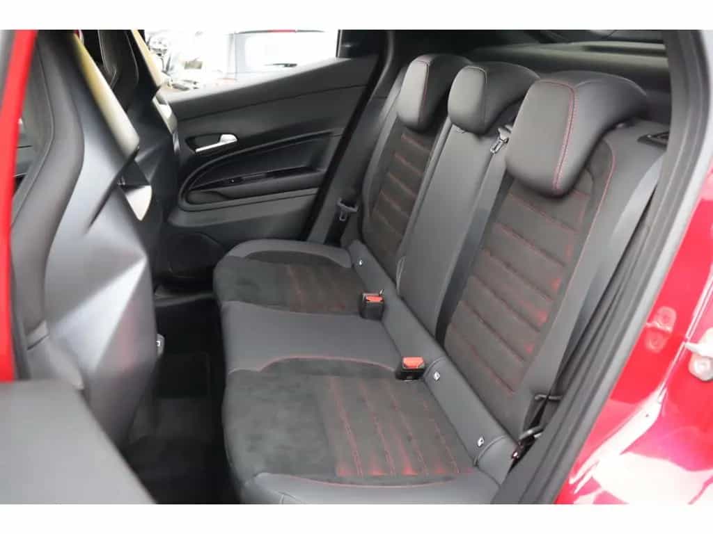 Alfa Romeo Junior IBRIDA Q4 1.2 VGT 145PS DCT6 SPORT SABELT 02/2026-photo-10