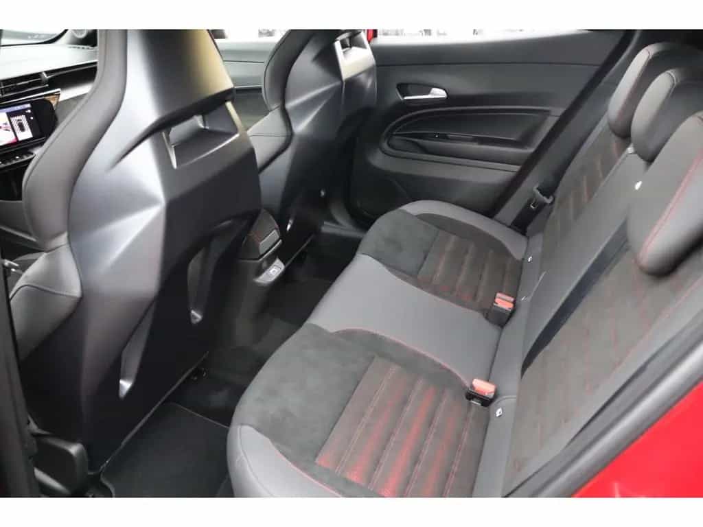 Alfa Romeo Junior IBRIDA Q4 1.2 VGT 145PS DCT6 SPORT SABELT 02/2026-photo-11