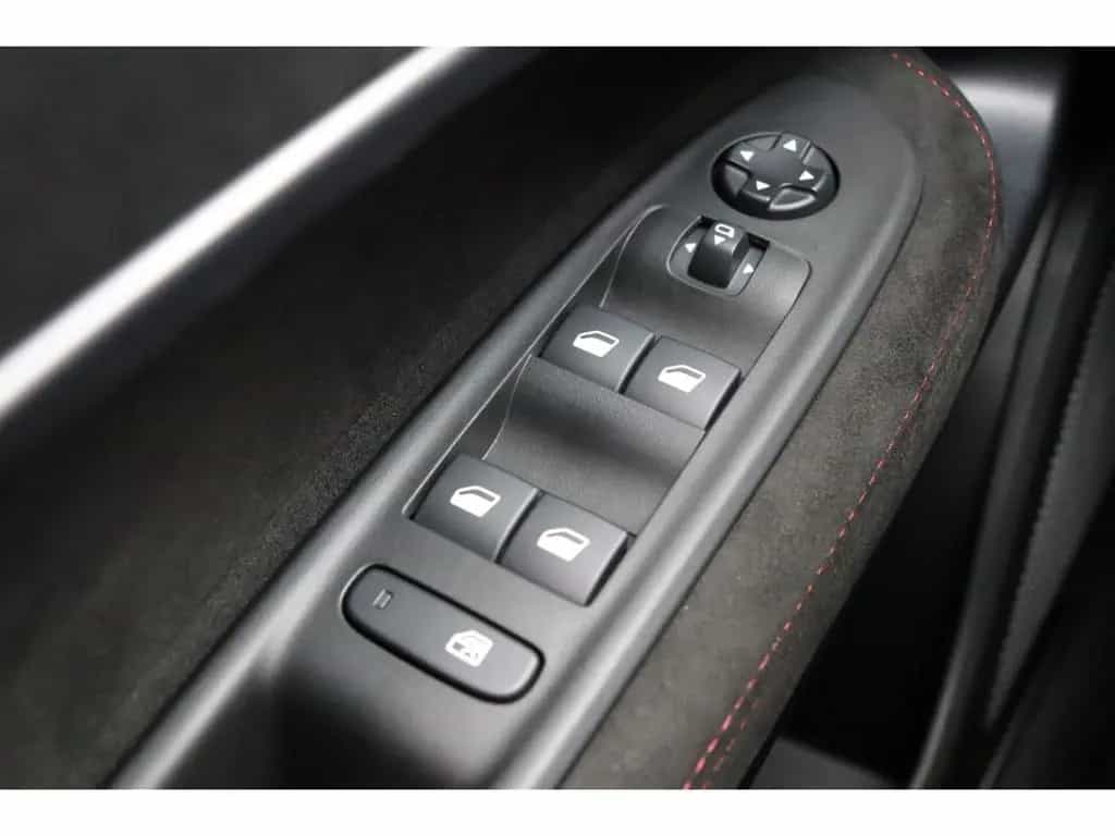 Alfa Romeo Junior IBRIDA Q4 1.2 VGT 145PS DCT6 SPORT SABELT 02/2026-photo-19