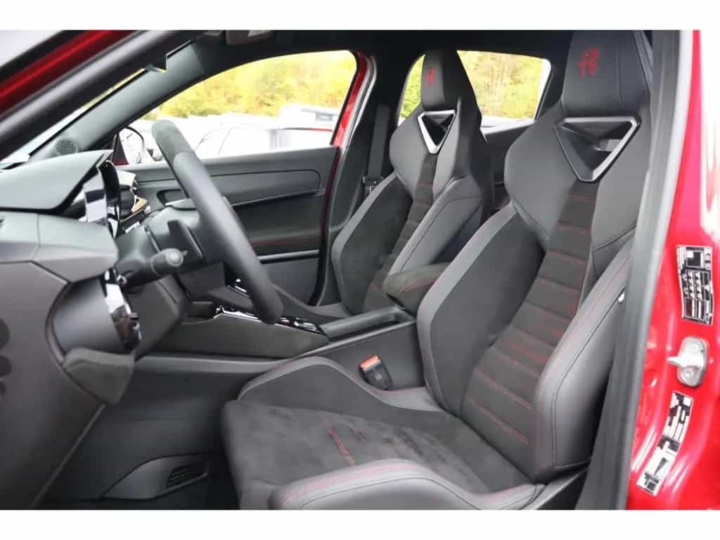 Alfa Romeo Junior IBRIDA Q4 1.2 VGT 145PS DCT6 SPORT SABELT 02/2026-photo-8