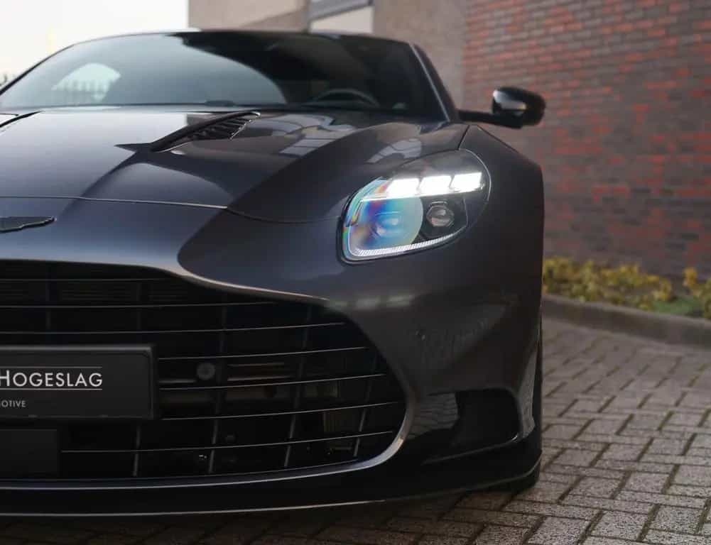 Aston Martin Vanquish 5.2 V12 | Q Epsilon Black - B&W 09/2024-photo-15