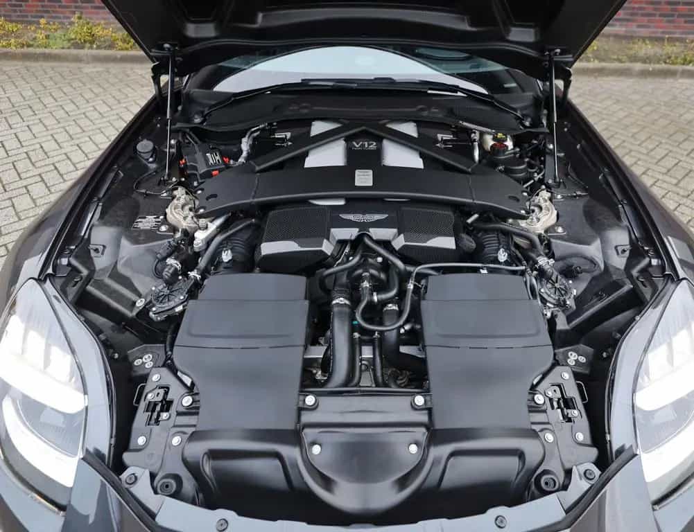 Aston Martin Vanquish 5.2 V12 | Q Epsilon Black - B&W 09/2024-photo-18