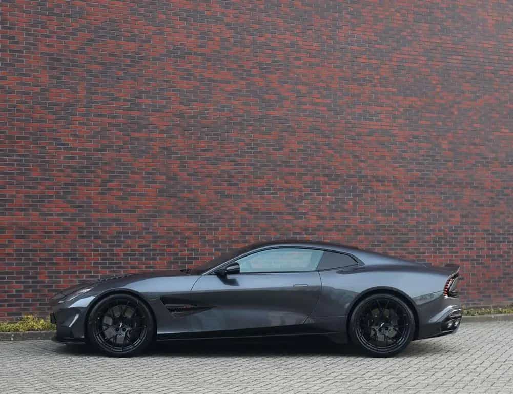 Aston Martin Vanquish 5.2 V12 | Q Epsilon Black - B&W 09/2024-photo-21