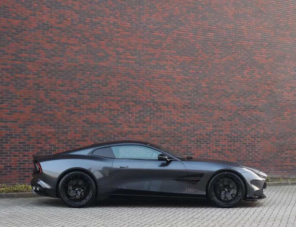 Aston Martin Vanquish 5.2 V12 | Q Epsilon Black - B&W 09/2024-photo-22