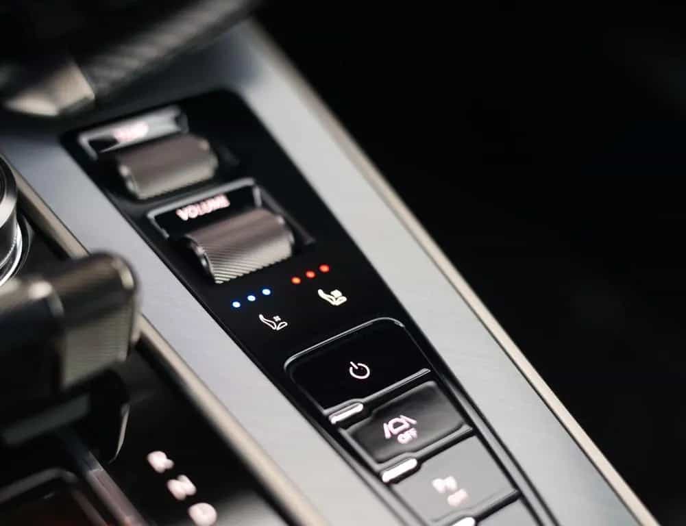 Aston Martin Vanquish 5.2 V12 | Q Epsilon Black - B&W 09/2024-photo-27