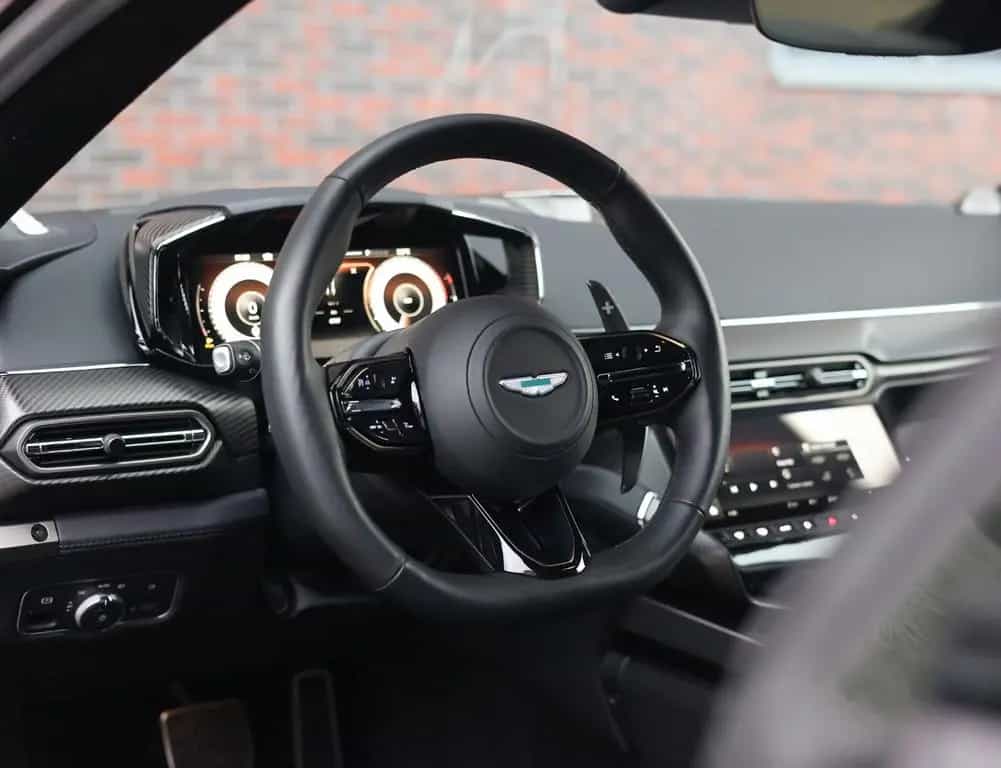 Aston Martin Vanquish 5.2 V12 | Q Epsilon Black - B&W 09/2024-photo-29