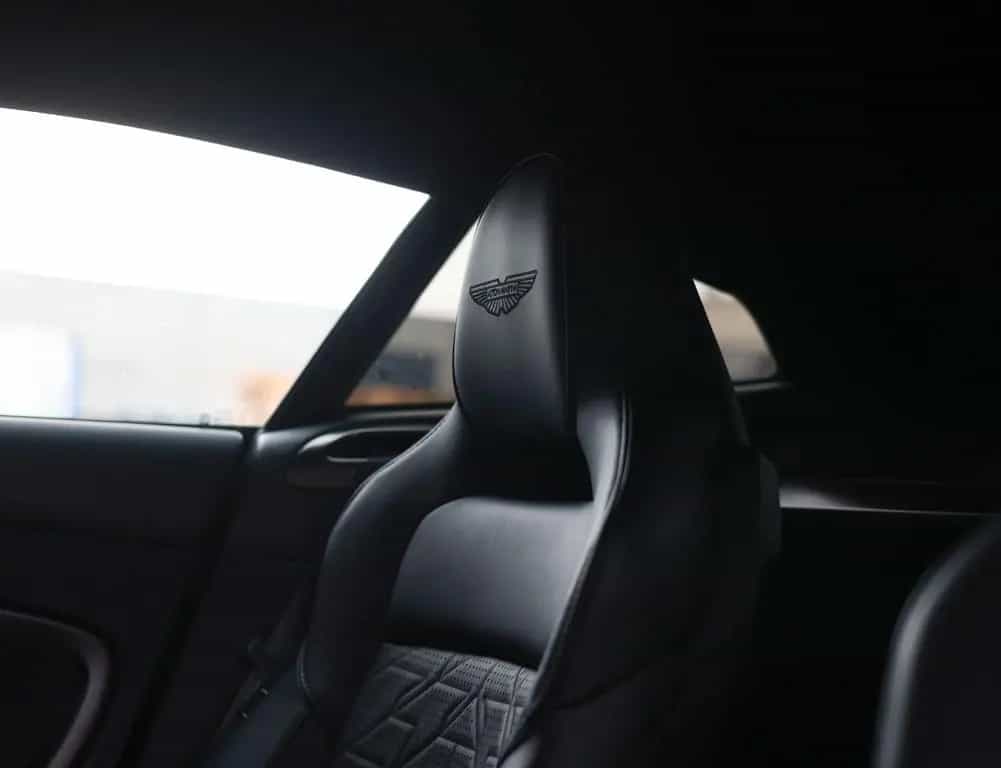 Aston Martin Vanquish 5.2 V12 | Q Epsilon Black - B&W 09/2024-photo-3