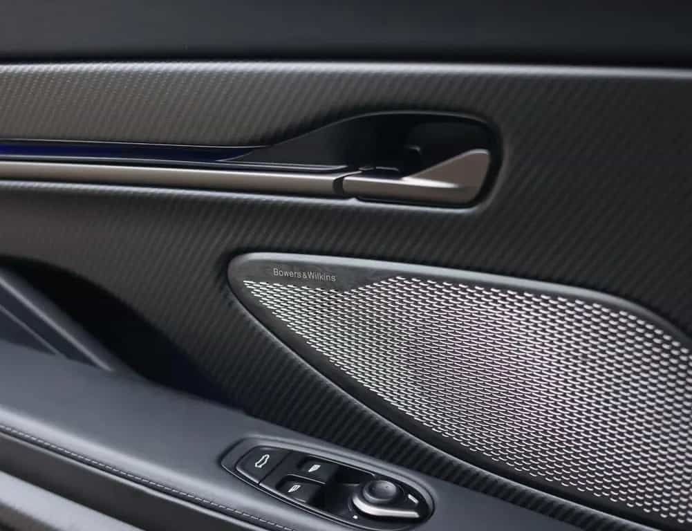 Aston Martin Vanquish 5.2 V12 | Q Epsilon Black - B&W 09/2024-photo-31