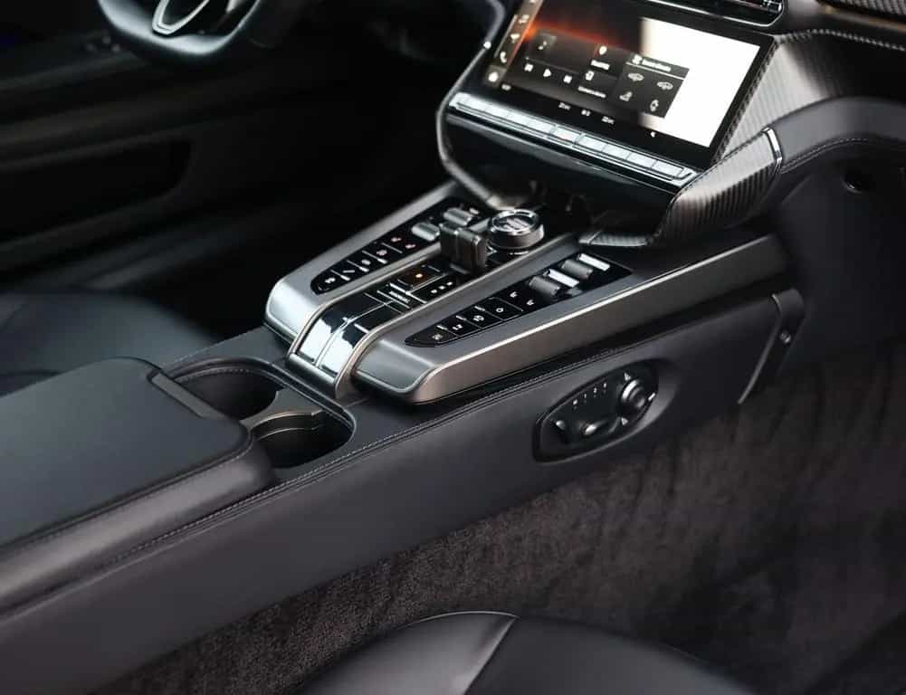 Aston Martin Vanquish 5.2 V12 | Q Epsilon Black - B&W 09/2024-photo-32