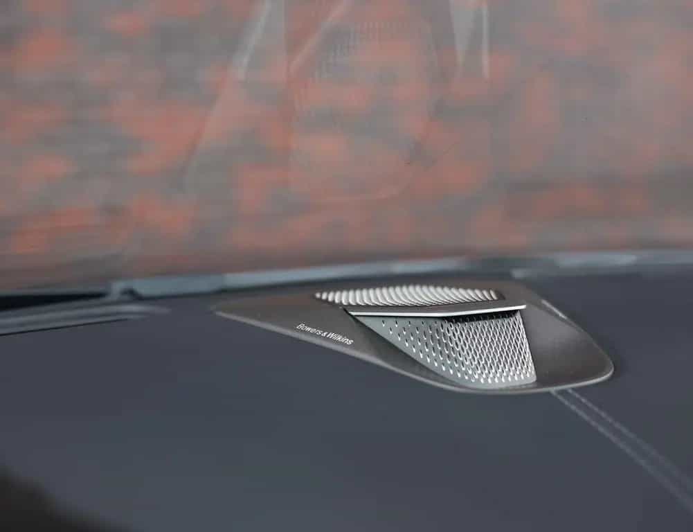 Aston Martin Vanquish 5.2 V12 | Q Epsilon Black - B&W 09/2024-photo-37