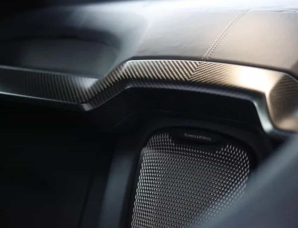 Aston Martin Vanquish 5.2 V12 | Q Epsilon Black - B&W 09/2024-photo-4