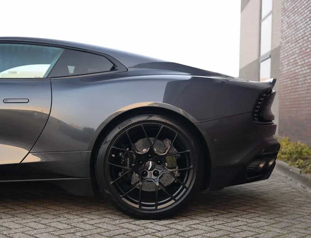 Aston Martin Vanquish 5.2 V12 | Q Epsilon Black - B&W 09/2024-photo-45